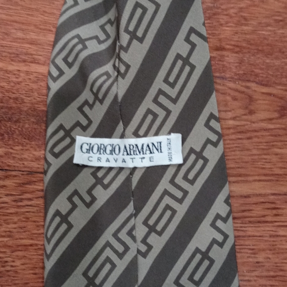 Giorgio Armani 100% silk pattern tie - Picture 2 of 5